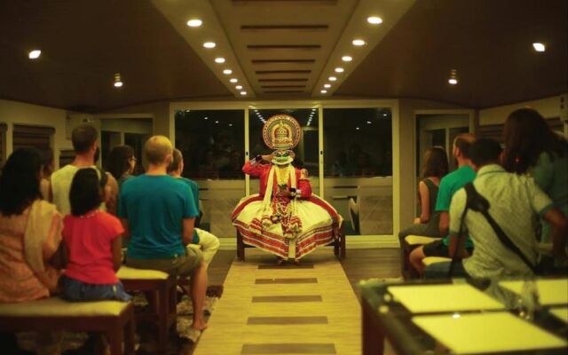 Indiavacationz Houseboat