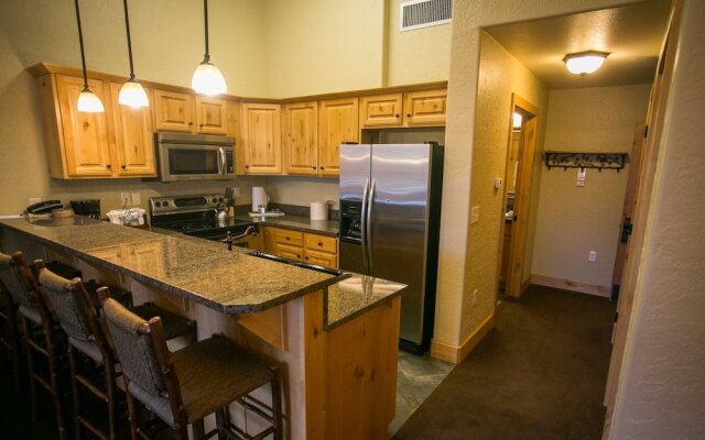 Large Condo, Steps Away from Canyons Village by RedAwning