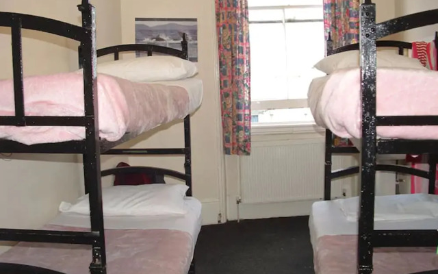 Central Hotel - Hostel