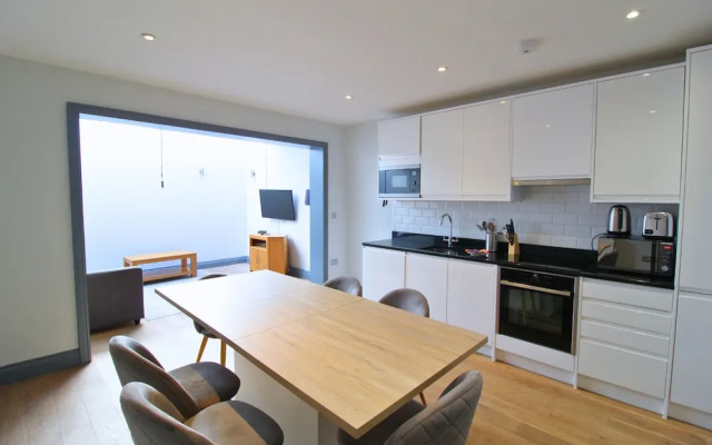 Ealing Broadway by Viridian Apartments