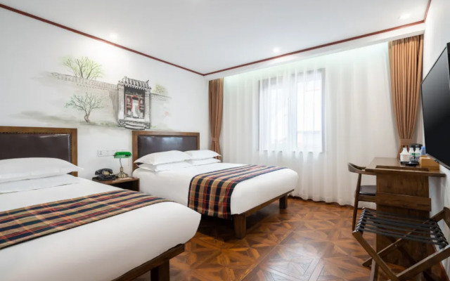 Nostalgia Hotel（Beijing Tiananmen Square & Qianmen Subway Station）