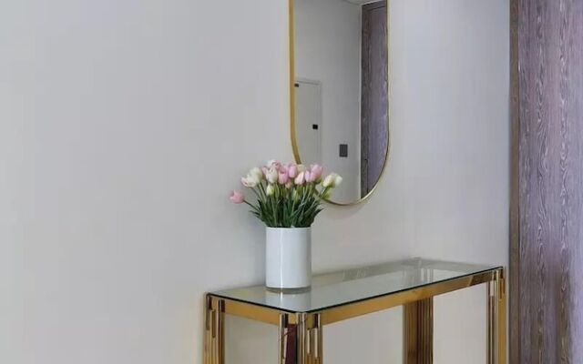 New apt in Dubai Marina with balcony