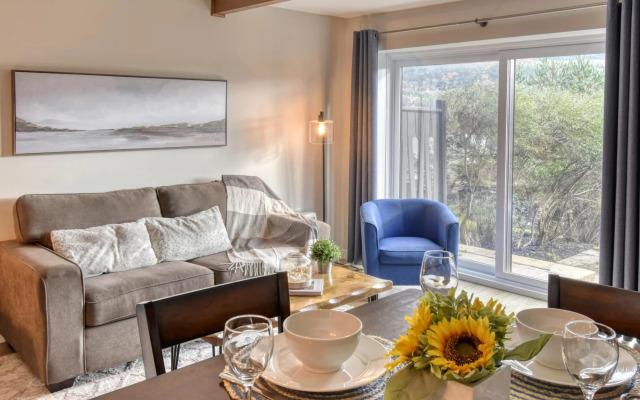 Elegant Apartment - View on Lake Tremblant & Mountain