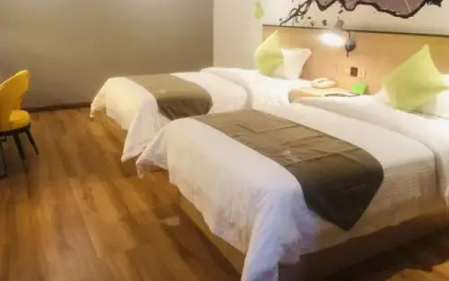 Vatica Hotel (Luotian County City Plaza)