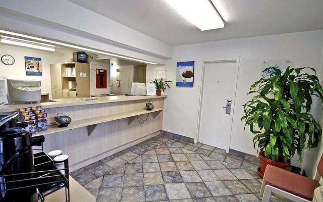 Motel 6 Tampa Downtown