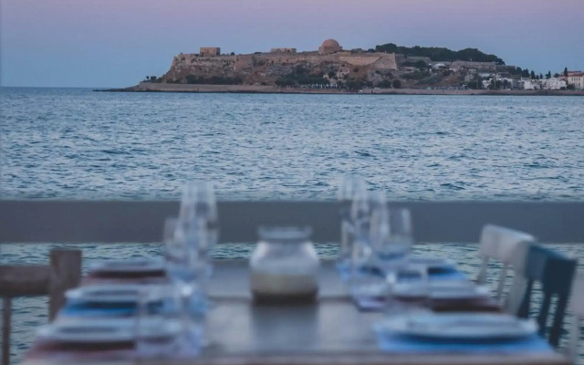 Cavo Seaside Suites
