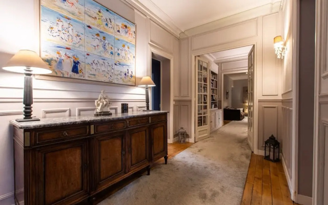 Splendid 5BR Family Apartment - Trocadero