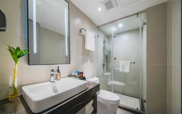 Home Inn Selected Changsha Xiangya Fuyi Furong Square Metro Station