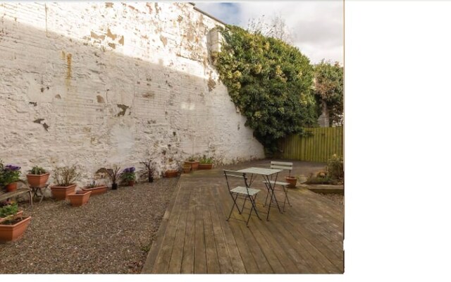 2 Bed Apartment Heart Of Edinburgh