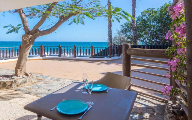 Bungalows Side Shore