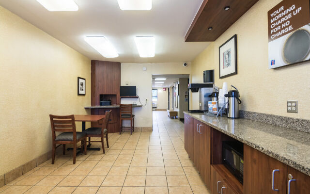Motel 6 Saint Paul, MN - I-94