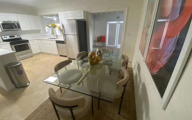 Entire Home in Biscayne Park