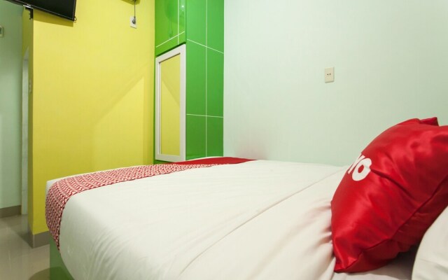 Dinda Residence by OYO Rooms