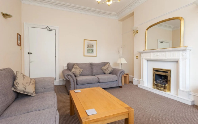 Cosy 5BD Double Upper Flat - Heart of Aberdeen