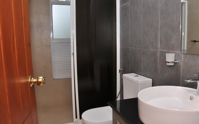 Grindlays Regency Hotel