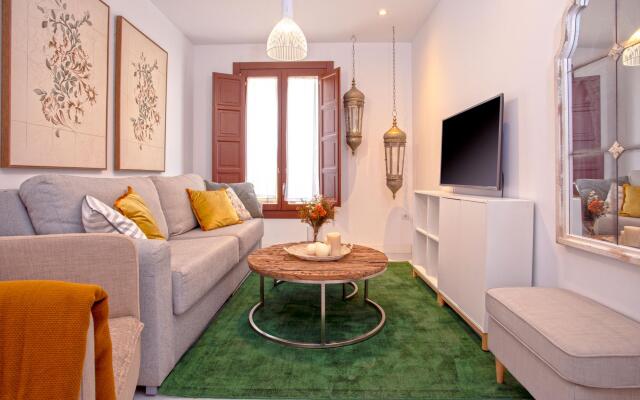 Pretty Two-bedroom Apartment Near the Cathedral Zacatin 203