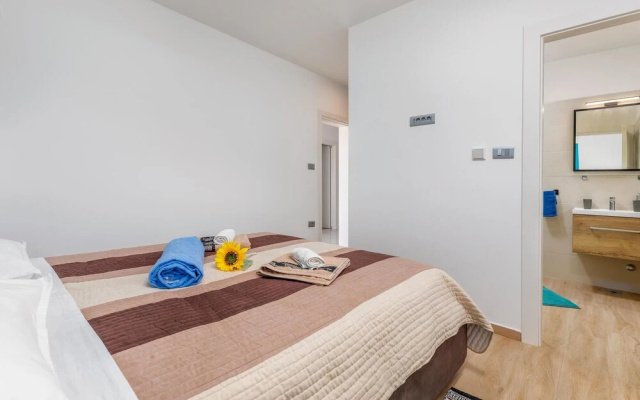 Beautiful Home in Peroj With Outdoor Swimming Pool, Wifi and 2 Bedrooms - фото 5