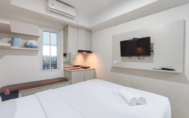 Warm And Cozy Style Studio Room At Paltrow City Apartment