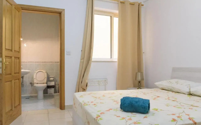 Stunning 4 Bedroom Apart. Near Balluta Bay