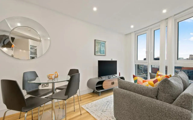 Aldgate Apartment By Mysquare