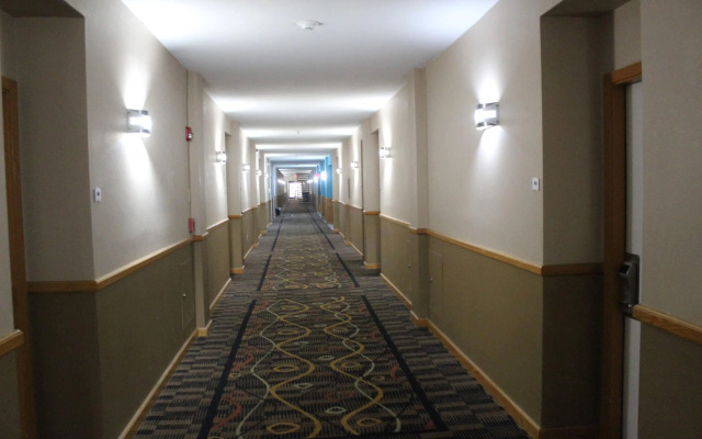 Cardinal Inn & Suites