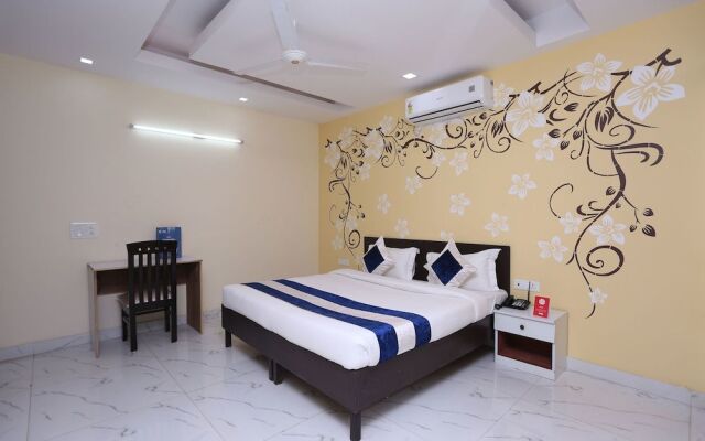 OYO 10008 Hotel Golden Tree
