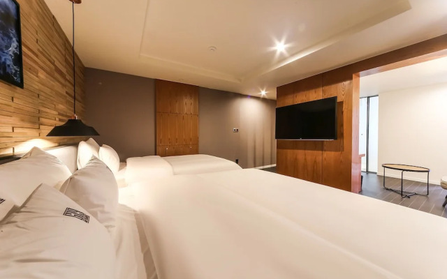 Gray 191 Hotel