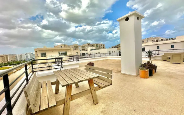 The Lake View Spacious With Amazing Terrace