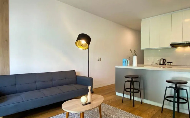 w Bright 2BR Duplex With Balcony in Barranco