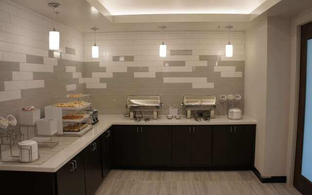 La Quinta Inn & Suites by Wyndham Mobile