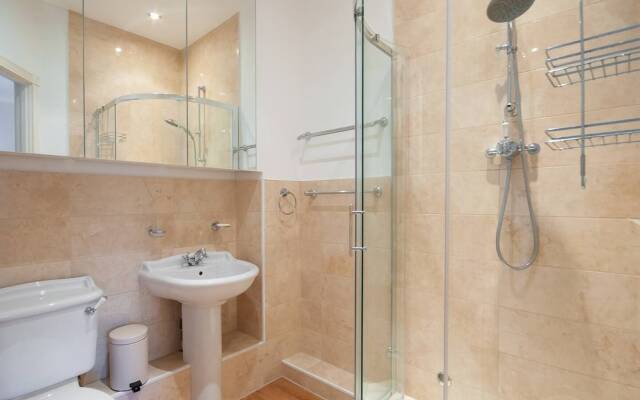 Luxury 2 Bed Flat With Garden In Wimbledon