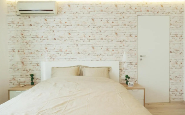 Central Old City Apartment