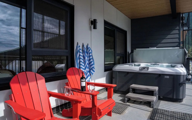 The Grizzly Basin by Revelstoke Vacation