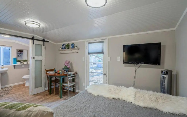 Peaceful Tucson Tiny House Getaway with Backyard