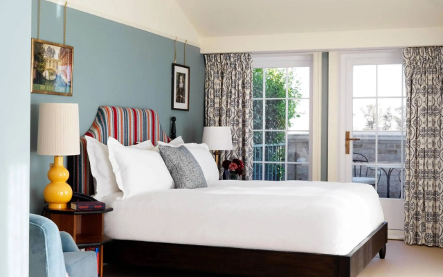 University Arms, Autograph Collection