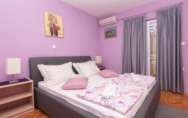 Goran - in the Center of the City - A4 Ljubičasti