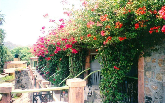 WelcomHeritage Connaught House