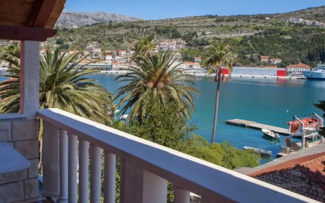 House Lodging Apartments Toni