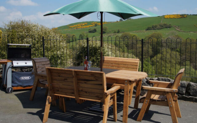 Holiday Home Pen Y Coed