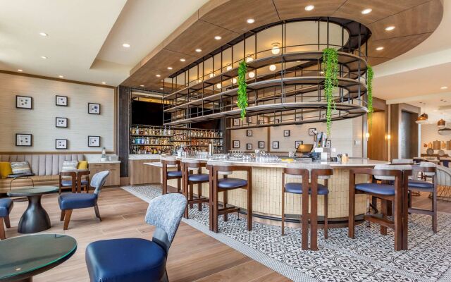 Hotel Centro Sonoma Wine Country, Tapestry Collection Hilton