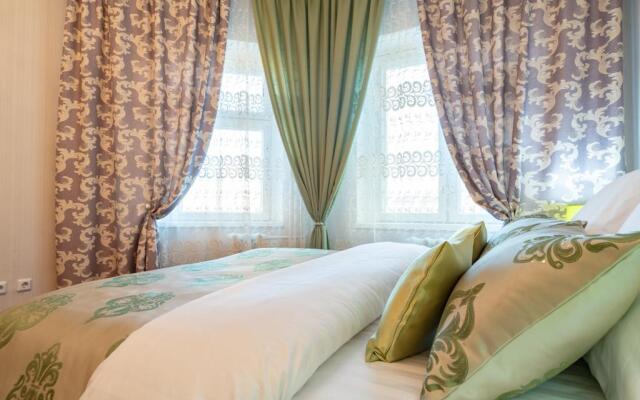 Пять звезд на Мира 94