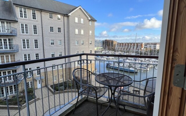 Amazing Marina View Apartment With Balcony Bristol