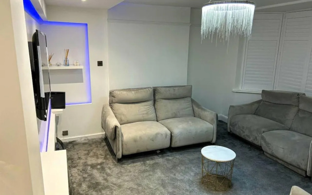 Serenity Haven 4-bed With Hottub,games,gym & More