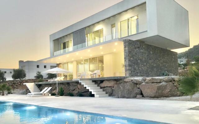 Kuro Beach House