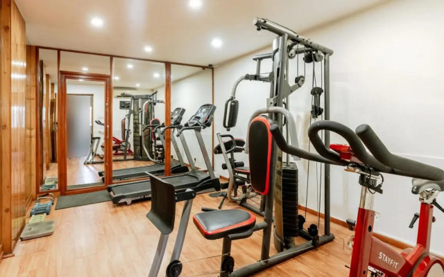 SFO Hotel and Suites