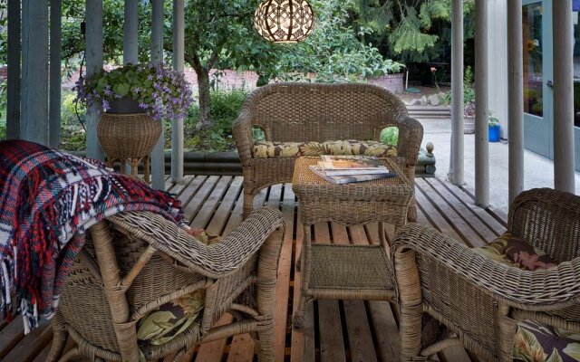 Hedgerow House B&B