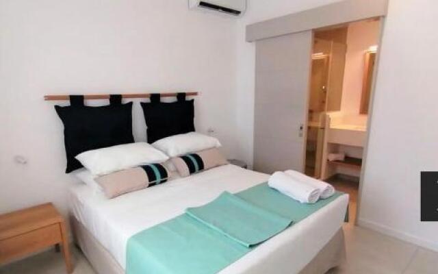 Eastern Blue Beachfront Luxury Apartment