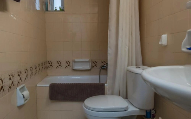 Cozy & Quiet Central Apartment