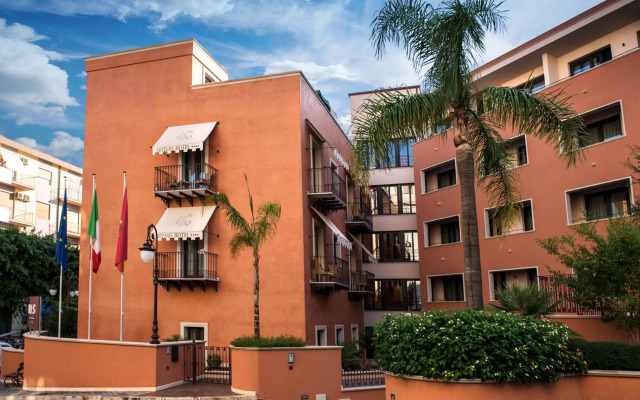 Artemis Hotel
