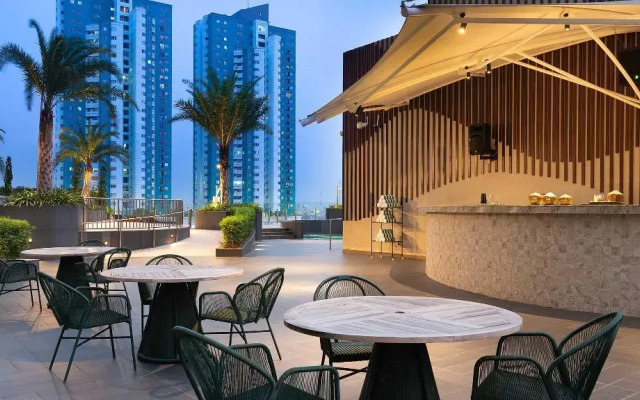 Holiday Inn & Suites Jakarta Gajah Mada by IHG